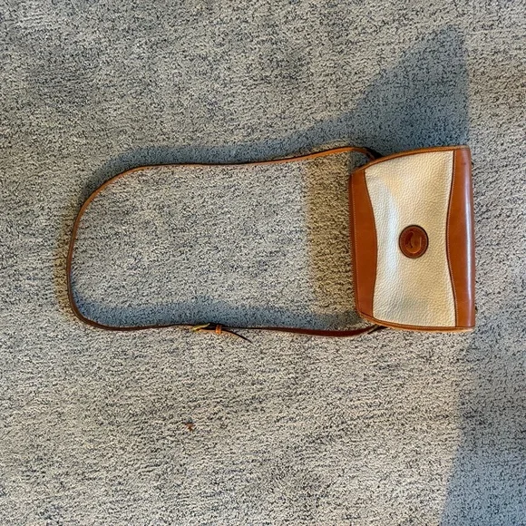 Vintage cream Dooney and Bourke crossbody - Picture 7 of 7